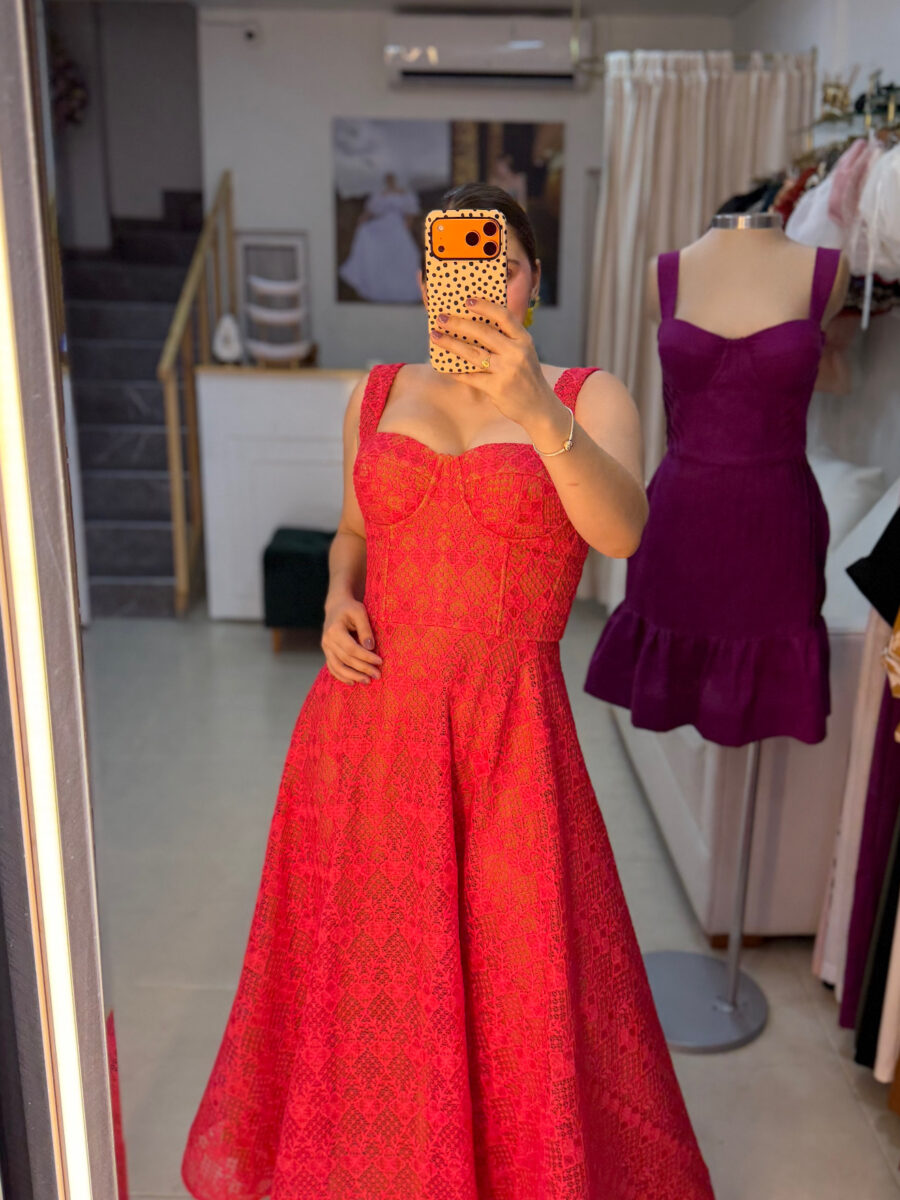 VESTIDO CORSÉ GUIPUR FUCSIA