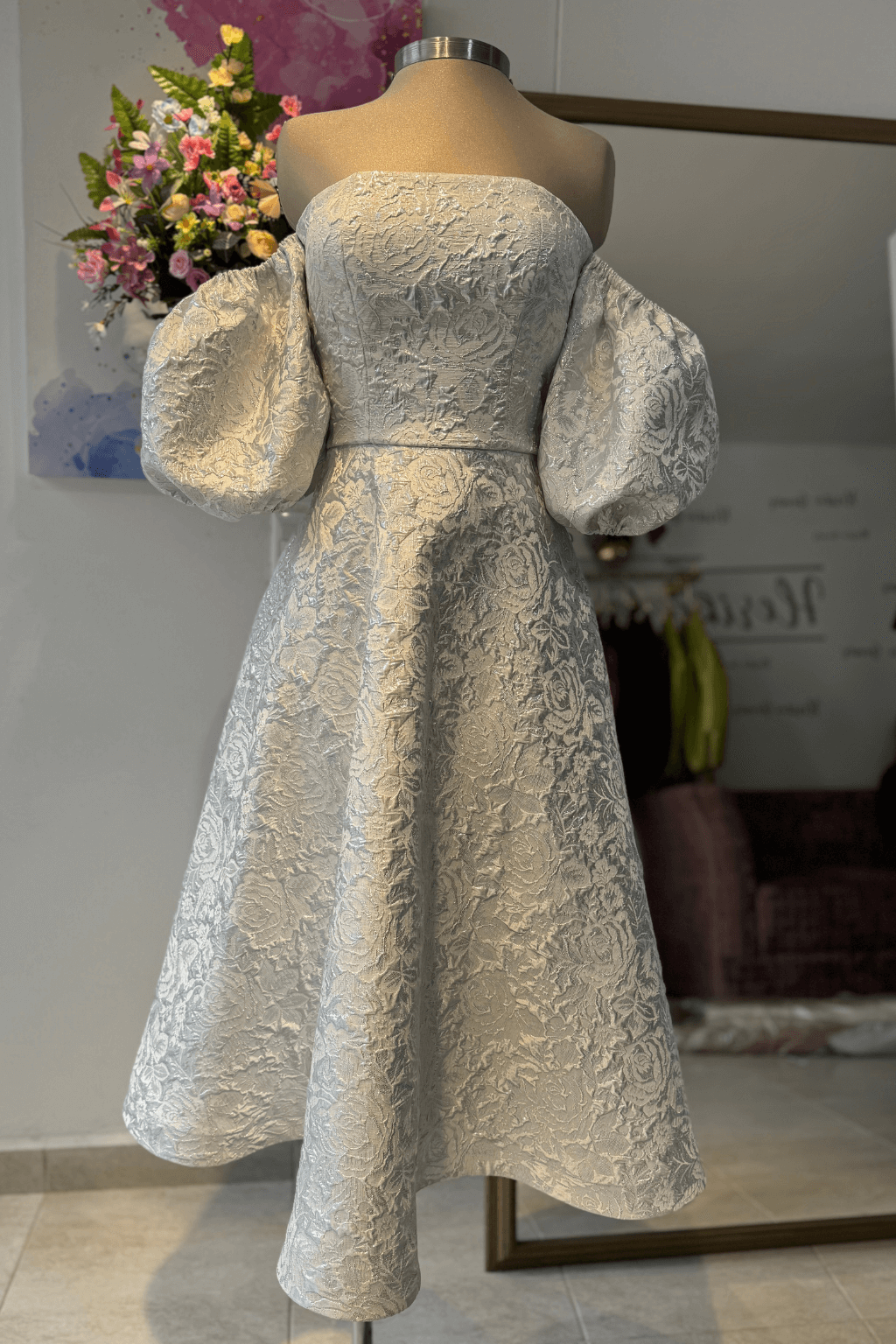 VESTIDO CORSÉ MANGAS BROCADO PLATA